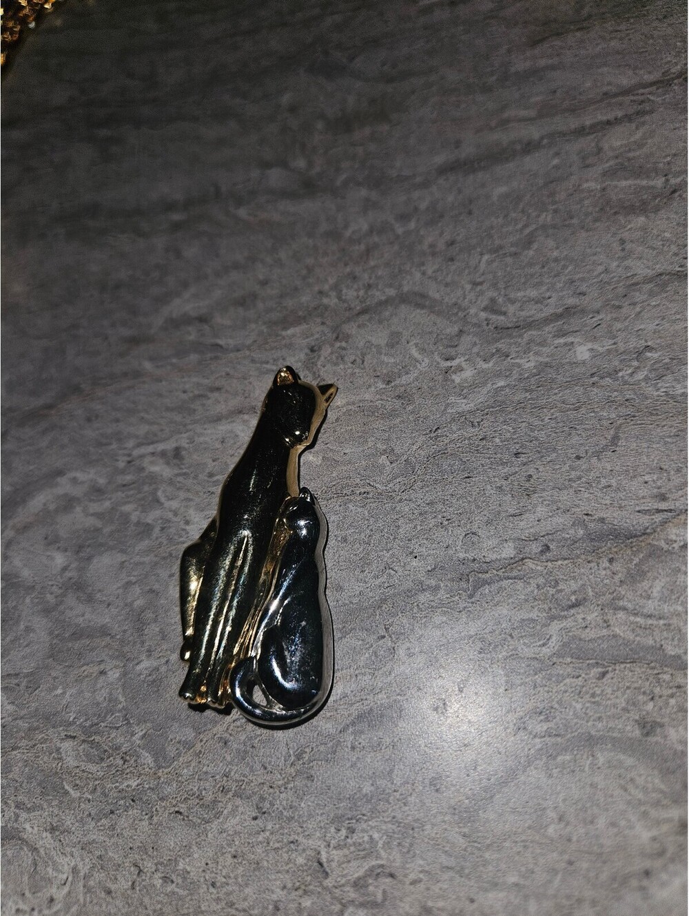 Cat pin